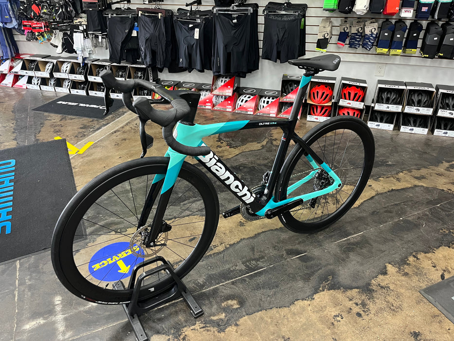 Bianchi Oltre XR4 Disc SRAM Rival AXS HollowGram Carbon Wheels - 2025