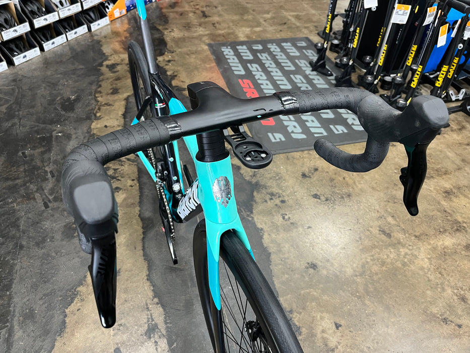 Bianchi Oltre XR4 Disc SRAM Rival AXS HollowGram Carbon Wheels - 2025