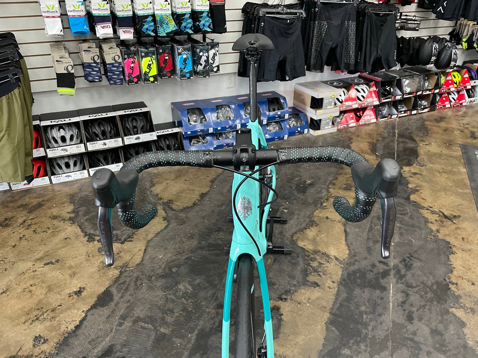 Bianchi Infinito Disc Ultegra Di2 12-Speed - Celeste/Dark Turquoise 2025