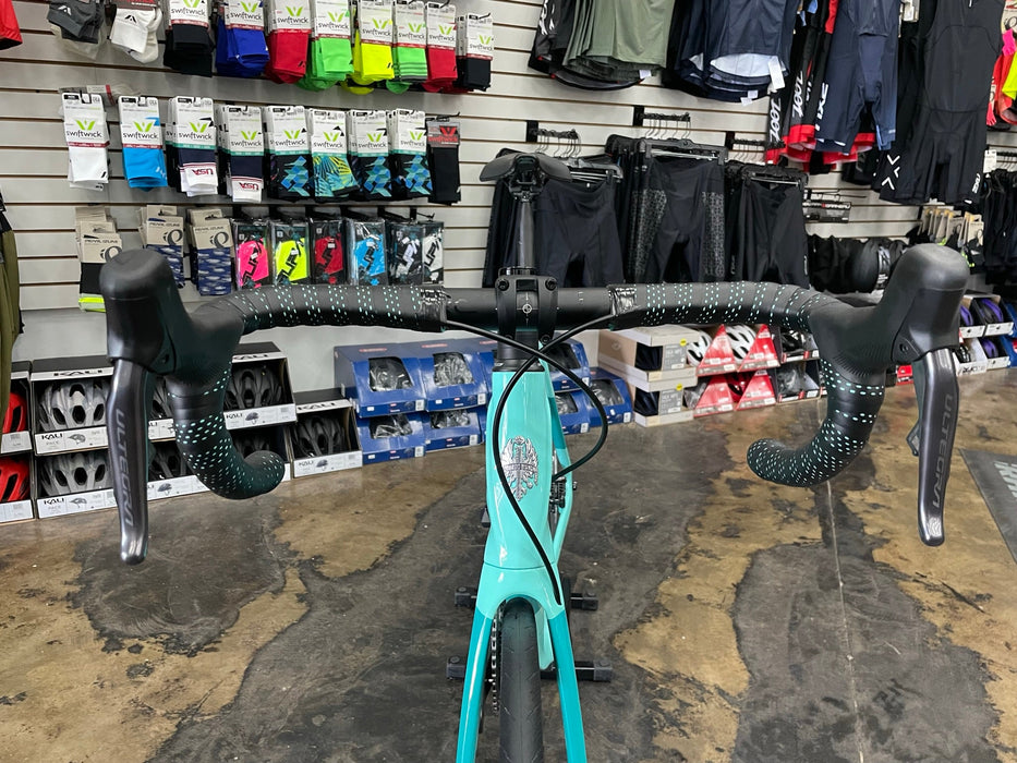 Bianchi Infinito Disc Ultegra Di2 12-Speed - Celeste/Dark Turquoise 2025