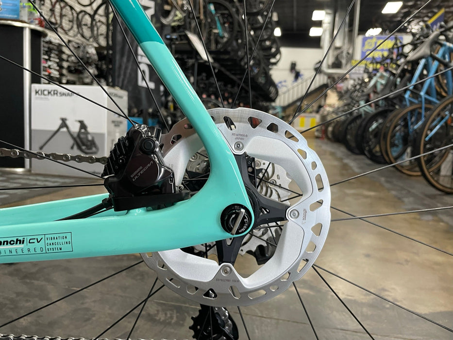 Bianchi Infinito Disc Ultegra Di2 12-Speed - Celeste/Dark Turquoise 2025