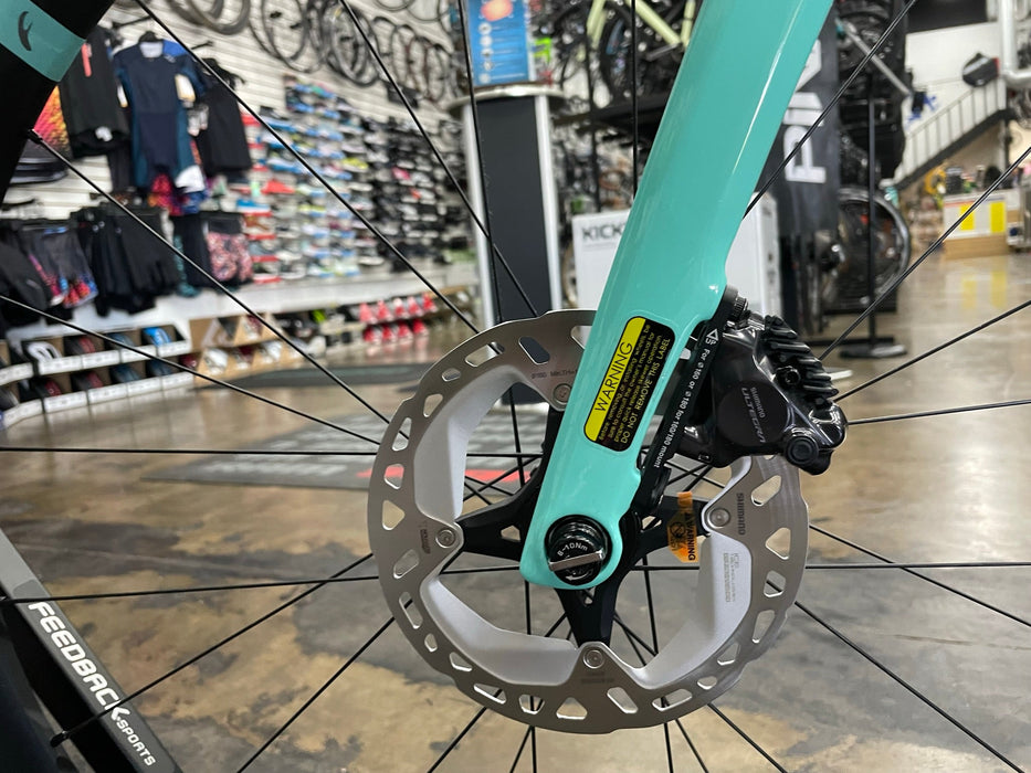Bianchi Infinito Disc Ultegra Di2 12-Speed - Celeste/Dark Turquoise 2025