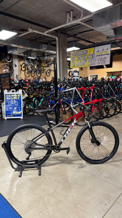 Trek Marlin Gen 6 Shimano Deore Medium - Trade In Special