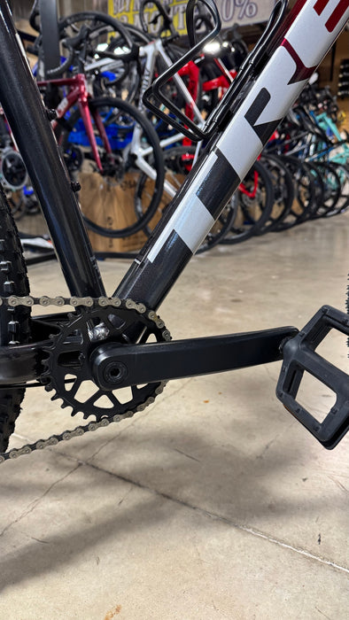 Trek Marlin Gen 6 Shimano Deore Medium - Trade In Special