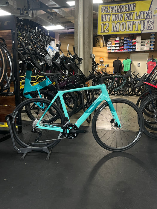 54cm bianchi road bike Bianchi Infinito Disc Shimano 105 Di2 12 Speed