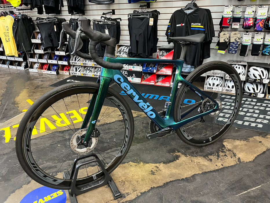 Cervelo Caledonia-5 Disc Ultegra Di2 11 Speed with Fulcrum Wind 40 Wheels - Oasis