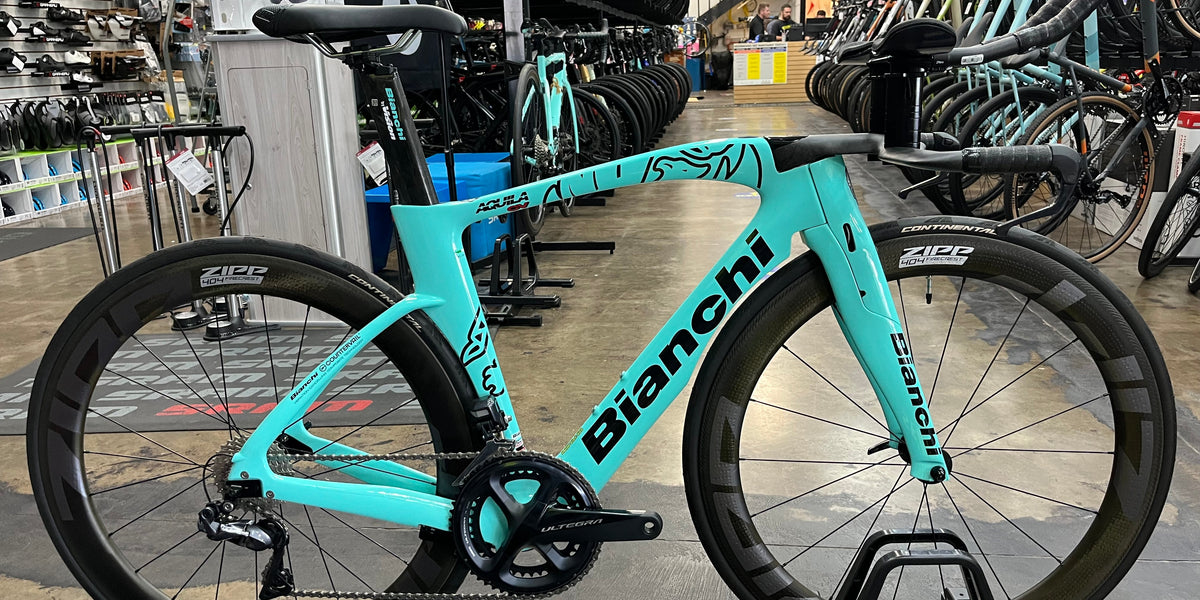 Bianchi Aquila CV Shimano Ultegra Di2 11 Speed - ZIPP 404